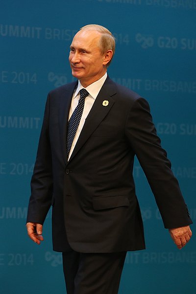 Путин в костюме большое