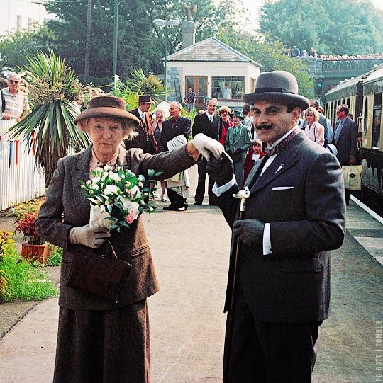 Poirot and Miss Marple actors David Suchet and Joan Hickson meet ...