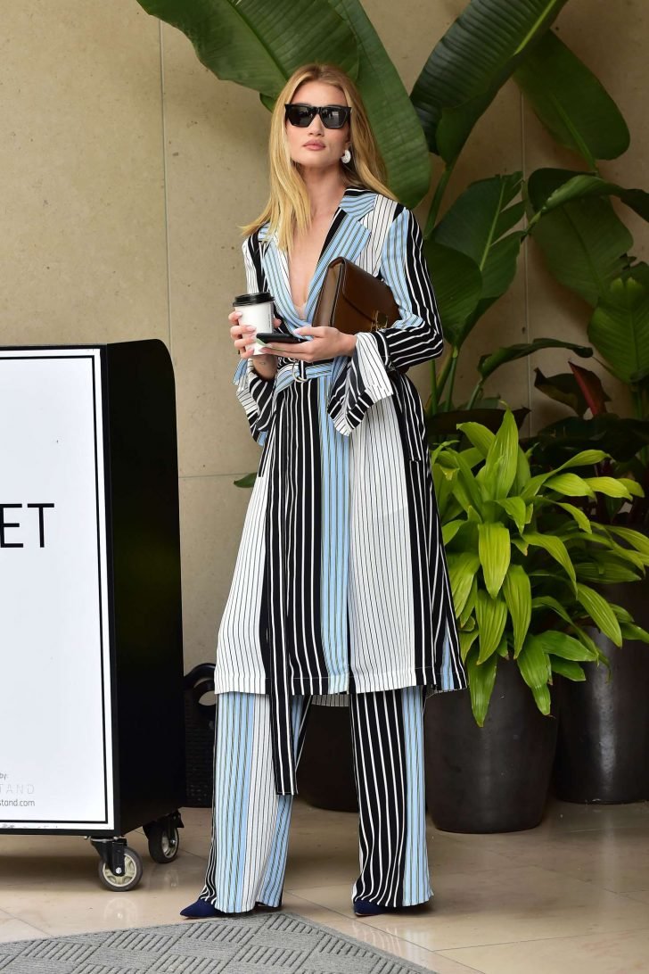 Rosie Huntington Whiteley: Out for coffee in Beverly Hills -04