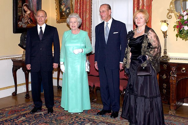 Владимир Путин, Елизавета II, принц Филипп и Людмила Путина