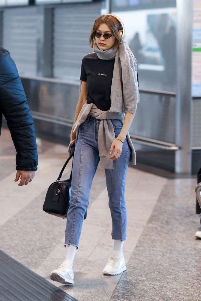 Gigi Hadid in Jeans -05