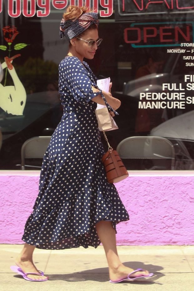 Eva Mendes in Long Polka Dot Dress -02