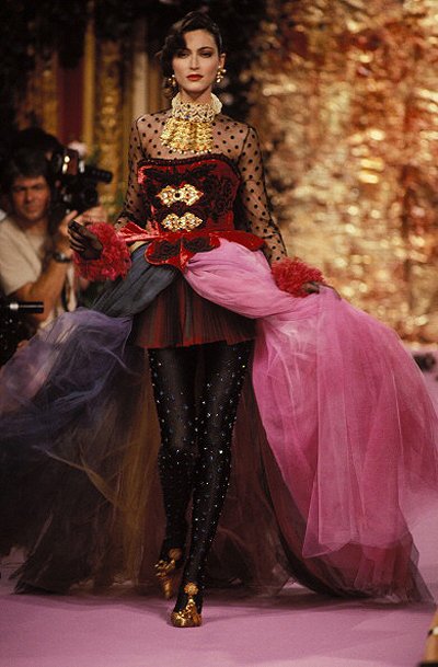 Поках коллекции Christian Lacroix Haute Couture осень-зима 1989-1990, июль1989 года