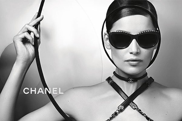 Лектиция Каста в рекламной кампании линии оптики Chanel Eyewear