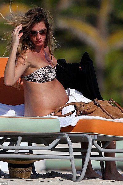 беременная Жизель Бундхен в Майами