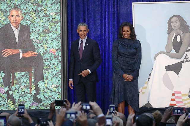 Барак и Мишель Обама во время презентации портретов