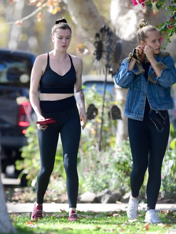 Ireland Baldwin and Sailor Brinkley-Cook - Heading to a gym in Los Angeles