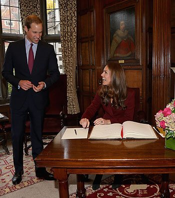 принц уилльям и герцогиня кэтрин впервые появились на публике в Лондоне после скандала