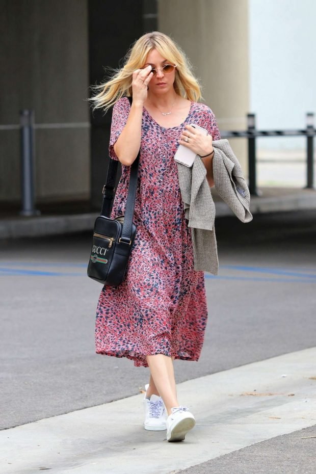 Kaley Cuoco: In Summer dress out in Los Angeles -06