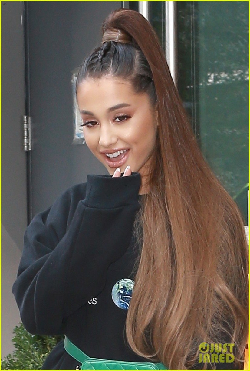 ariana grande steps out in nyc ahead of sweetener release 014129947