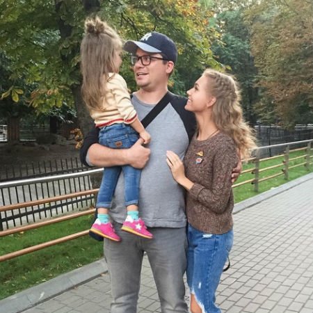 Гарик Харламов и Кристина Асмус с дочкой