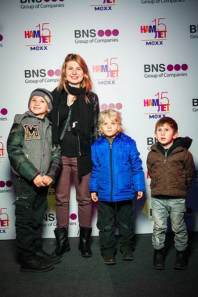 Анна Цуканова-Котт с детьми поздравили MEXX с пятнадцатилетием