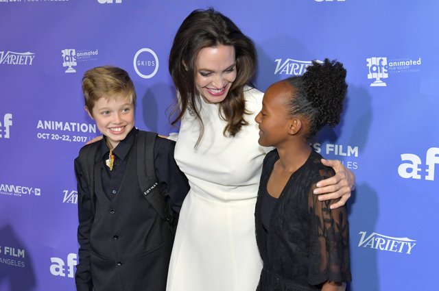 Анджелина Джоли с дочками Шайло и Захарой