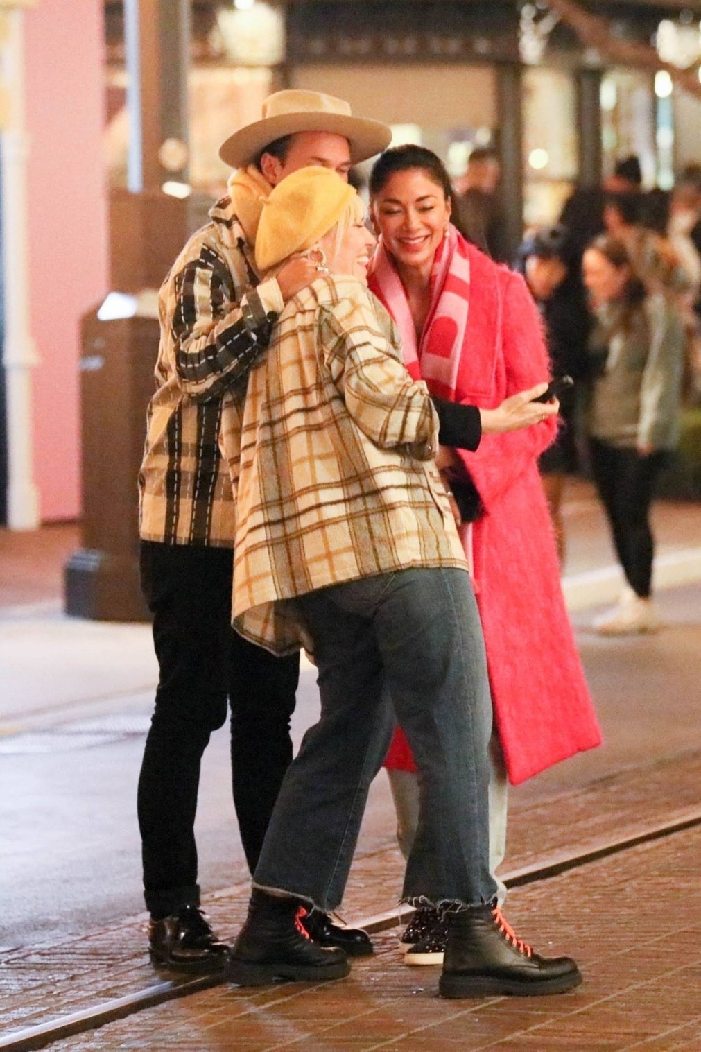 Nicole Scherzinger 2021 : Nicole Scherzinger – Stops to take photos while at The Grove with friends in Los Angeles-02