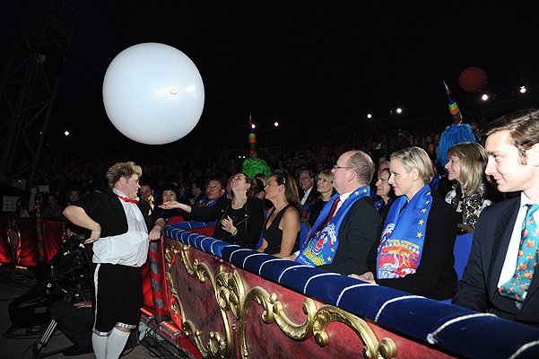 Принцесса Стефания, князь Альбер и княгиня Шарлен, Пьер Казираги на цирковом фестивале