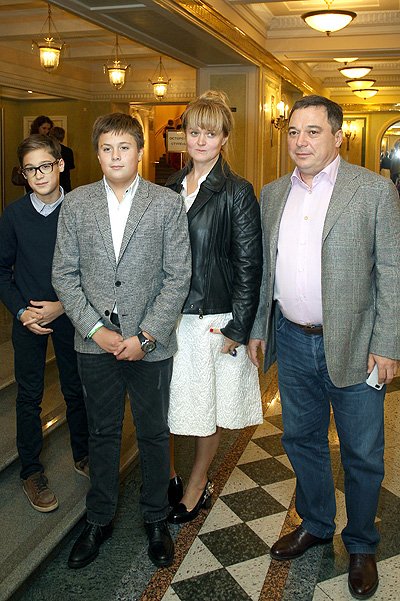 Анна Михалкова с семьей