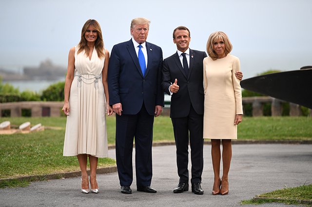 Президент США Дональд Трамп с супругой Меланией и президент Франции Эммануэль Макрон с супругой Брижит