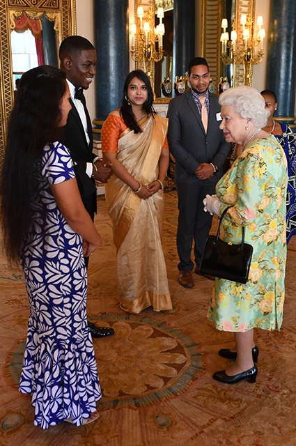 Королева Елизавета II на приеме в Букингемском дворце