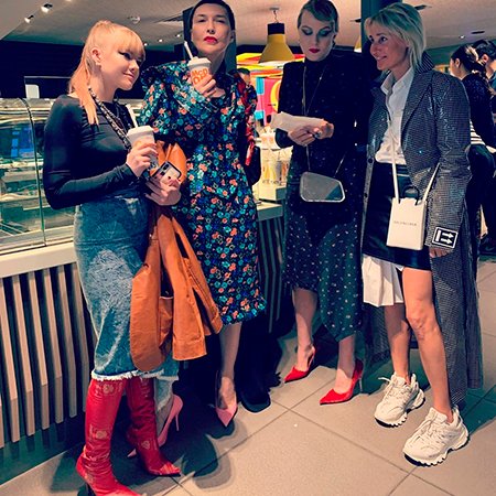 Ульяна Добровская, Рената Литвинова, Оксана Бондаренко с гостями показа