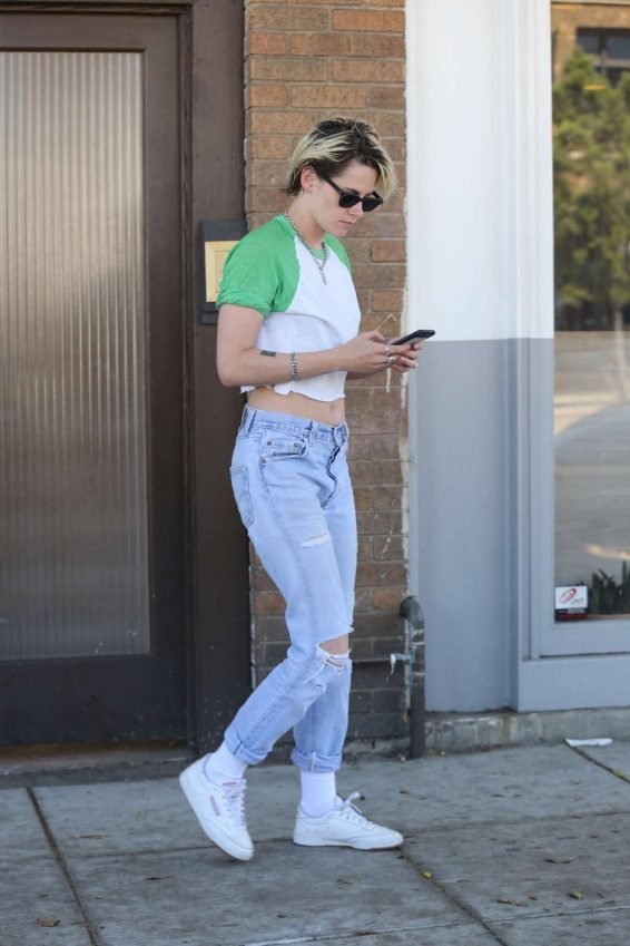 Kristen Stewart 2019 : Kristen Stewart â Spotted outside Kismet restaurant in Los Feliz-24