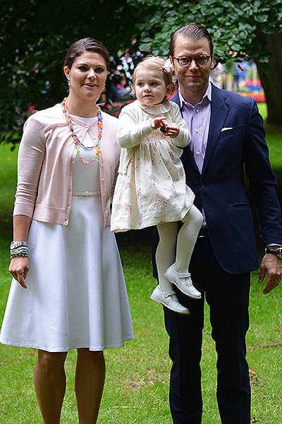 Кронпринцесса Швеции Виктория и принц Даниэль с дочерью