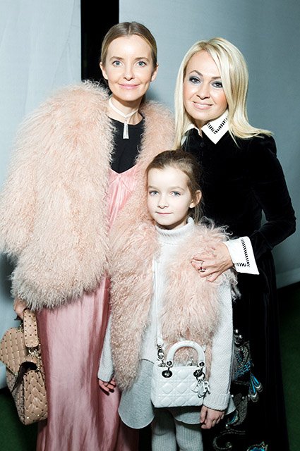 Наталья Якимчик с дочерью и Яна Рудковская