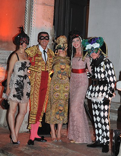Знаменитости на костюмированном балу Dolce&Gabbana