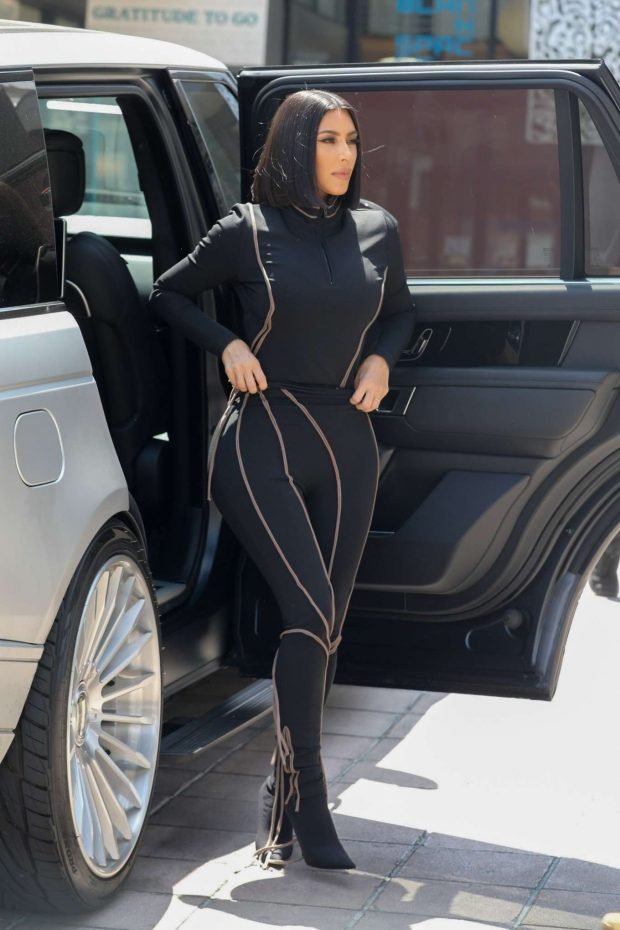 Kim Kardashian: Out for lunch at Cafe Gratitude-04