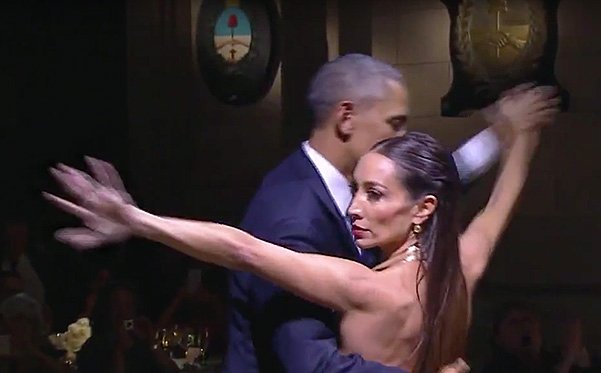 Барак Обама танцует танго