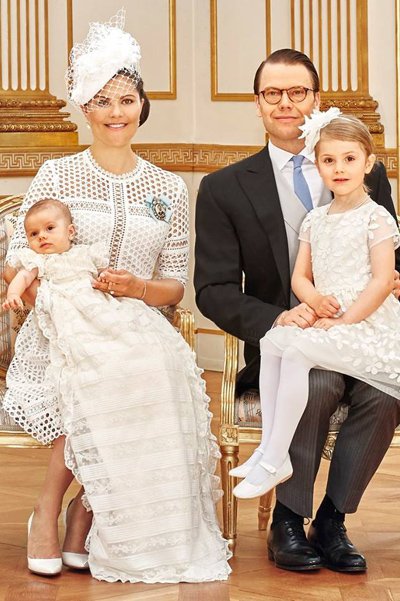 Кронпринцесса Швеции Виктории и принц Даниэль с детьми, принцем Оскаром и принцессой Эстель
