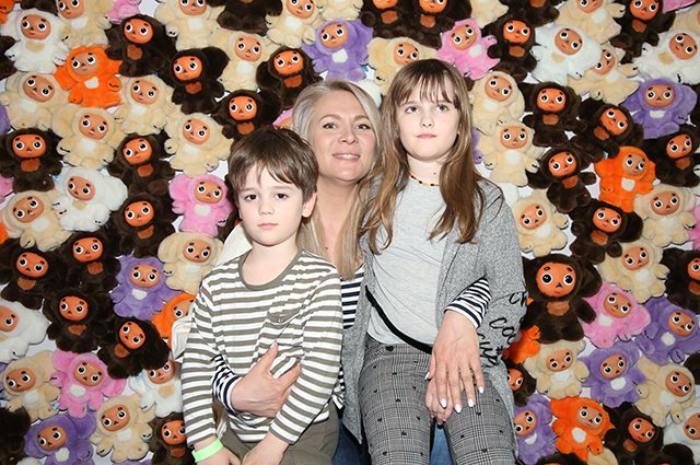 Виктория Макарская с сыном Ваней и дочерью Машей