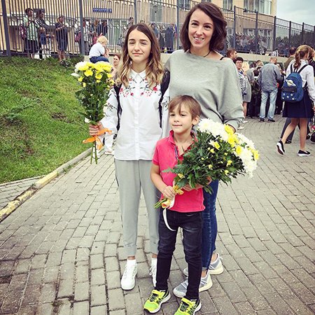 Анастасия Нифонтова с дочерью Марией и сыном Тимофеем