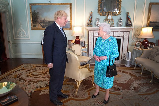 Борис Джонсон и королева Елизавета (июль 2019 года)