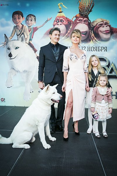 Александр Чистяков и Наталья Чистякова-Ионова с дочками