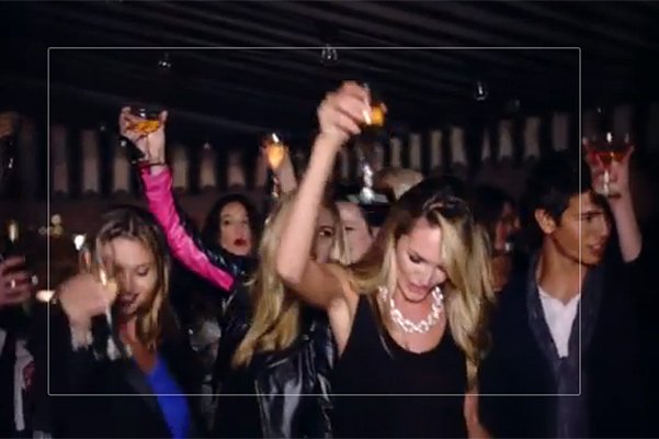 Кэндис Свэйнпол в видеоролике Juicy Couture