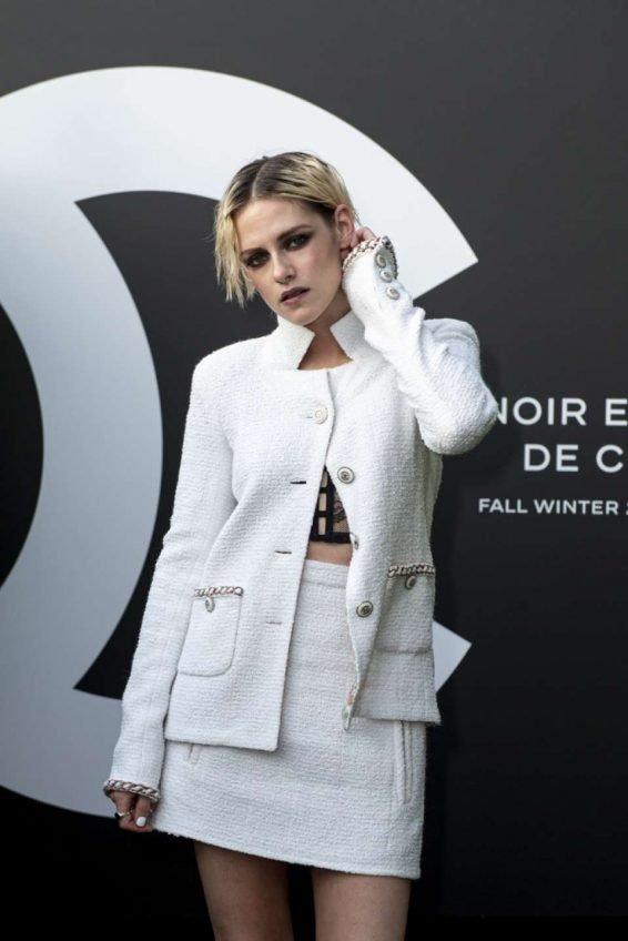 Kristen Stewart 2019 : Kristen Stewart â Noir et Blanc de Chanel FW 2019 Makeup Collection-02