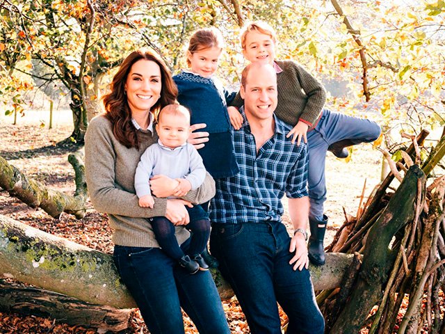 Кейт Миддлтон и принц Уильям с детьми: принцем Луи, принцессой Шарлоттой и прицем Джорджем 