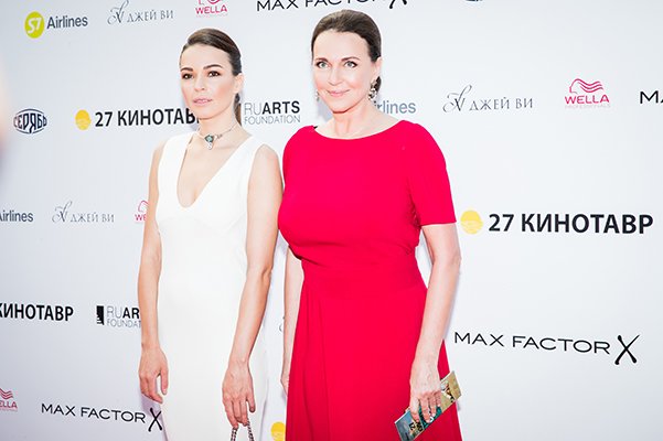 Агния Дитковските (Dior) с мамой Татьяной Лютаевой (A la Russe)