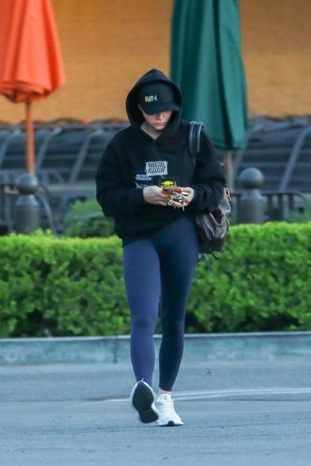Chloe Moretz: Stops at a grocery store in LA -08