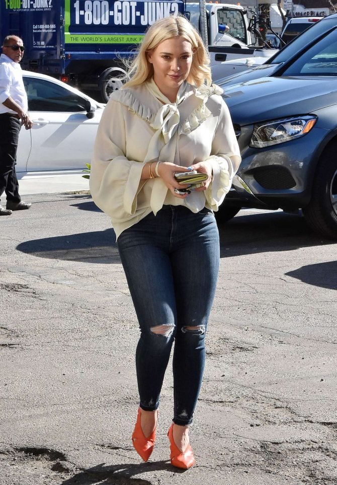 Hilary Duff: Out for lunch at Petit Trois -08