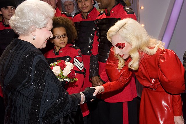 Королева Елизавета II и Леди Гага