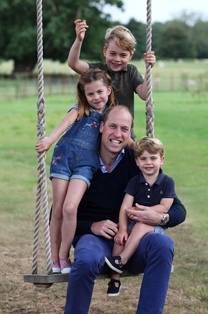 Принц Уильям с сыновьями принцем Джорджем и Луи и дочерью принцессой Шарлоттой