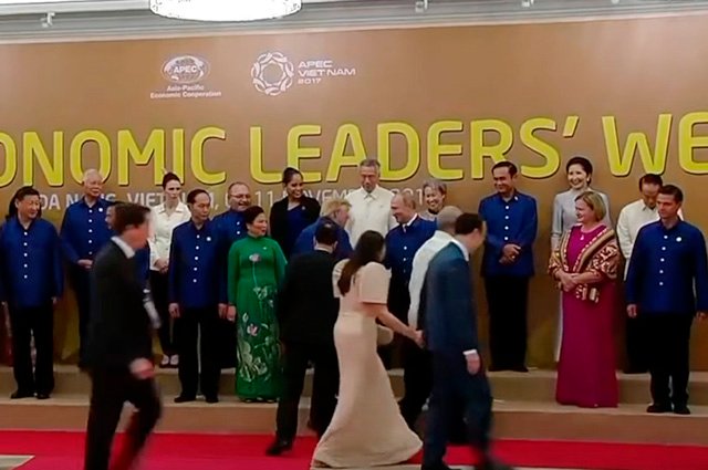 Дональд Трамп и Владимир Путин на саммите АТЭС