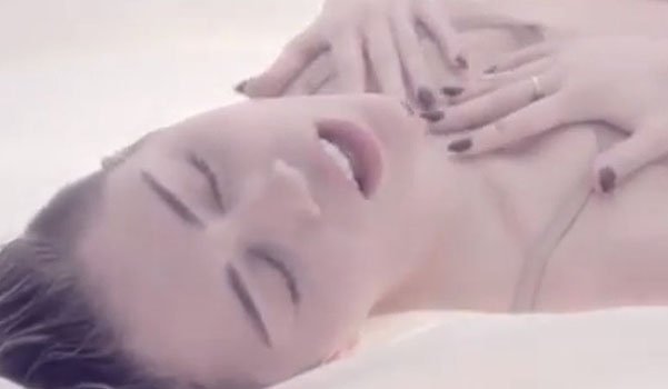 Кадры из видеоклипа