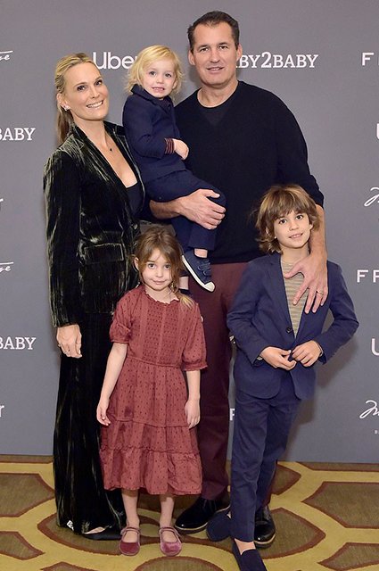 Молли Симс с мужем и детьми