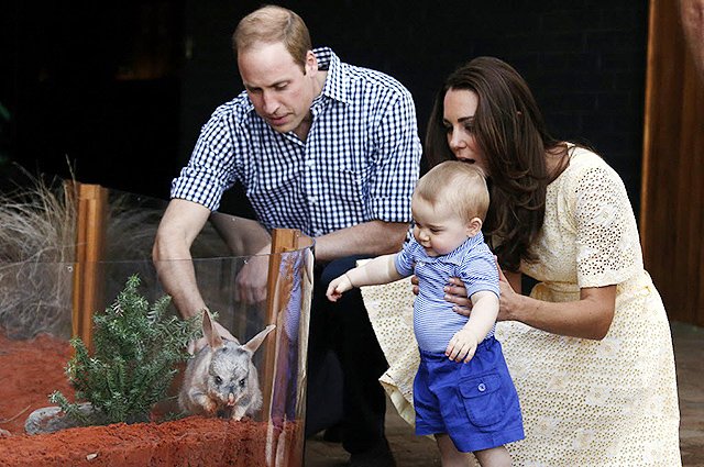 Кейт Миддлтон и принц Уильям с принцем Джорджем