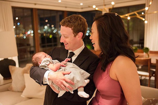 Марк Цукерберг и Присцилла Чан с дочкой