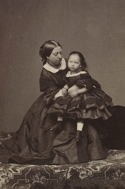 Королева Виктория с дочерью, принцессой Беатрис