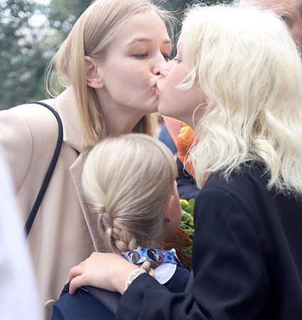 Юлия Пересильд с дочерьми Марией и Анной