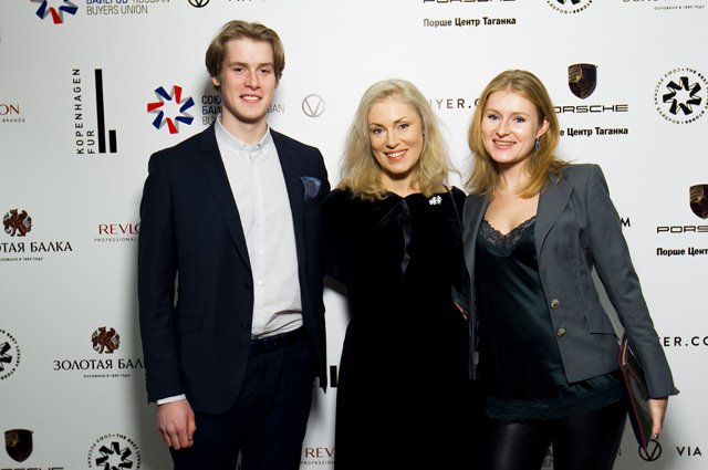 Мария Шукшина с сыном Макаром и дочерью Анной